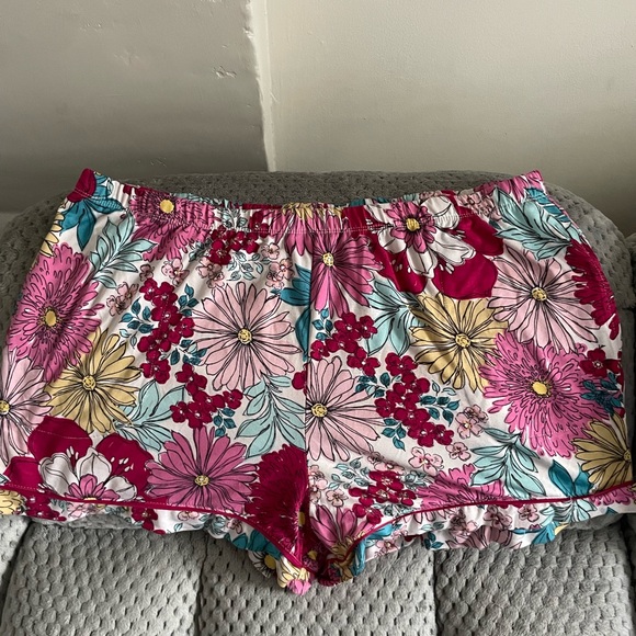Secret Treasures Pink and Blue Floral Shorts - Picture 1 of 3